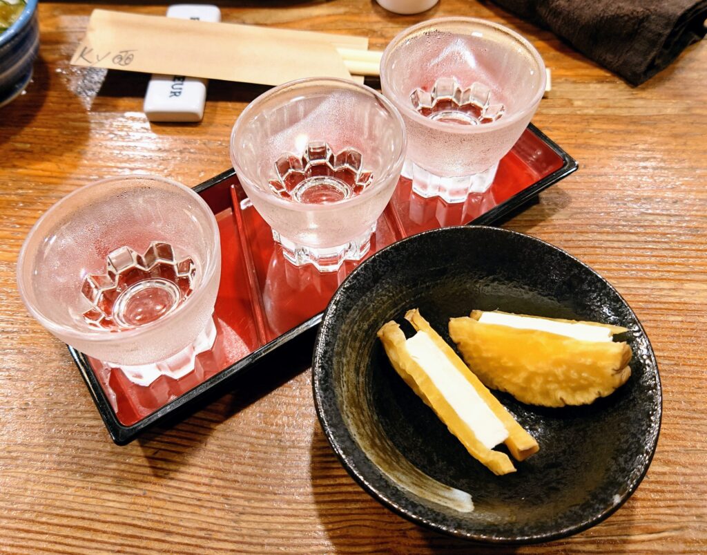 日本酒3種呑み比べといぶりがっこチーズ
